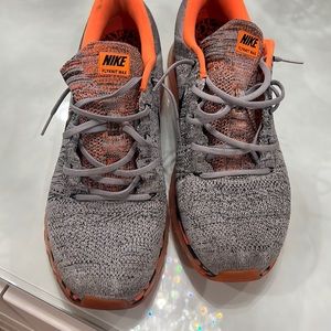 Nike mens Flyknit max size 12 .